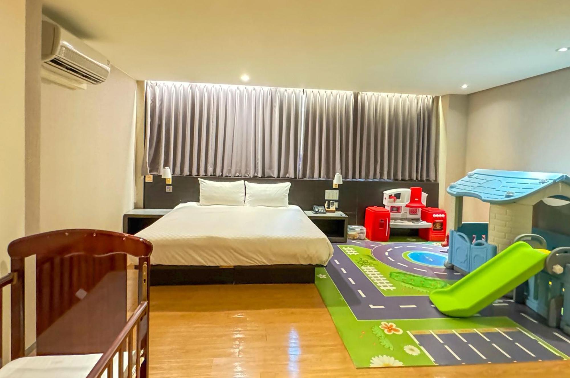 Smile 73 Hotel Taichung Eksteriør billede