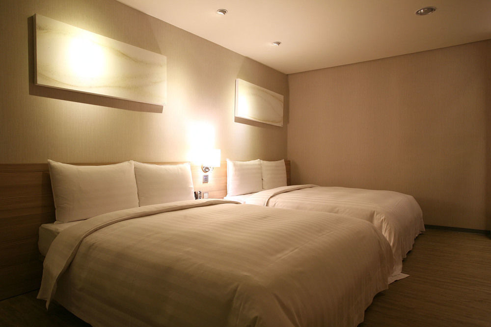 Smile 73 Hotel Taichung Eksteriør billede