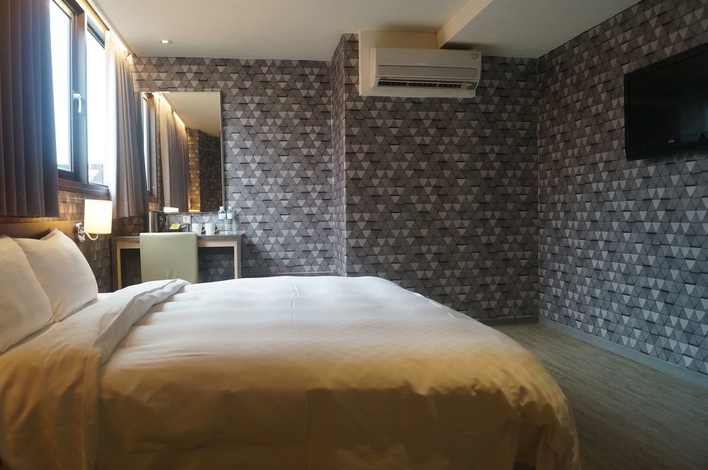 Smile 73 Hotel Taichung Eksteriør billede